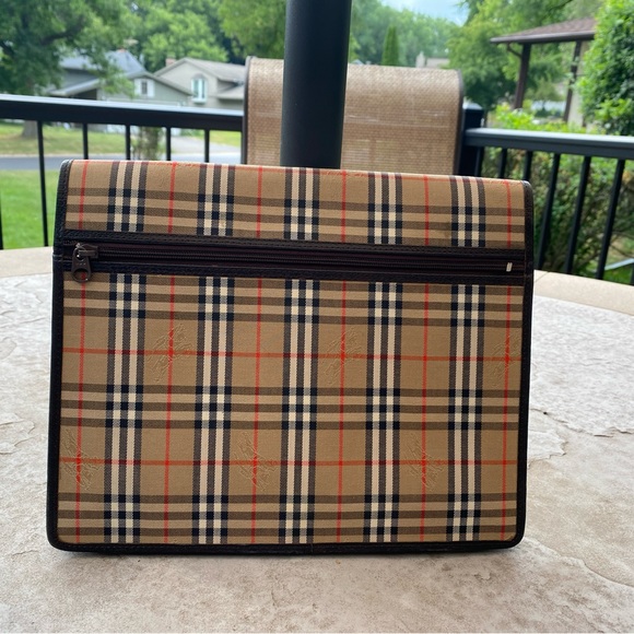 Burberry Vintage Clutch Bag - Picture 2 of 15